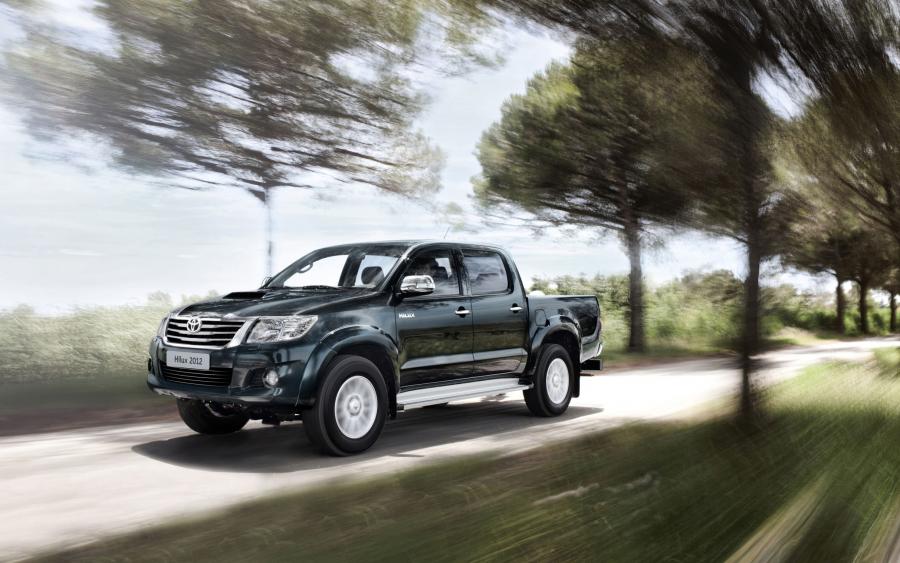  Toyota Hilux 2012 года  (фото 7 из 38)